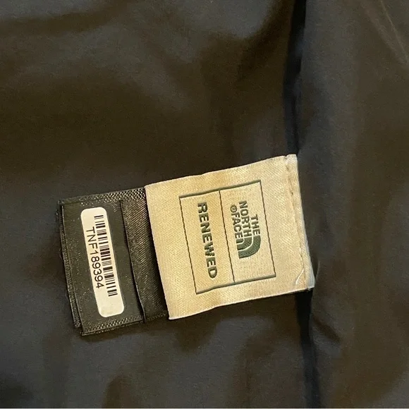 The North Face Renewed Shiny Gotham Parka - Picture 10 of 13